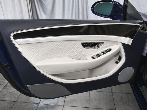 Used 2022 Bentley Continental GT image 9