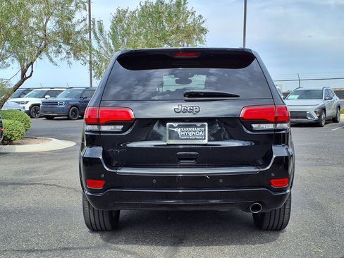 Used 2020 Jeep Grand Cherokee Altitude AWD/4WD image 5