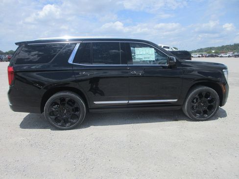 New 2026 GMC Yukon Denali w/ Denali Reserve Package AWD/4WD image 3