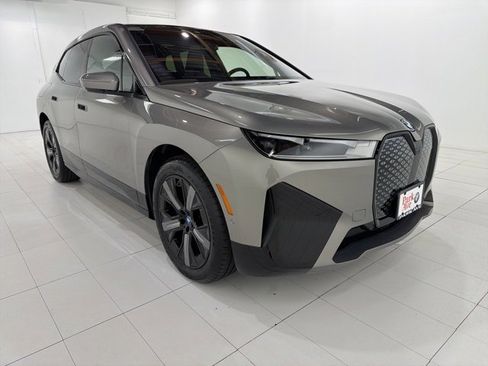 Used 2025 BMW iX xDrive50 w/ Premium Package image 7