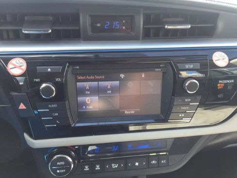 Used 2015 Toyota Corolla image 12