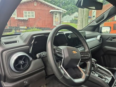 Used 2024 Chevrolet Colorado LT w/ LT Convenience Package II AWD/4WD image 10