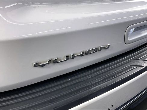 Used 2023 GMC Yukon XL AT4 image 30