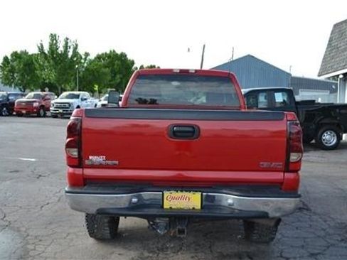 Used 2004 Chevrolet Silverado 2500 LS w/ Skid Plate Package AWD/4WD image 7
