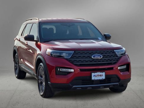 Used 2024 Ford Explorer XLT w/ Equipment Group 202A AWD/4WD image 3