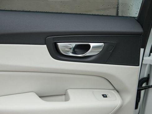 New 2026 Volvo XC60 B5 Ultra w/ Protection Package Premier image 18