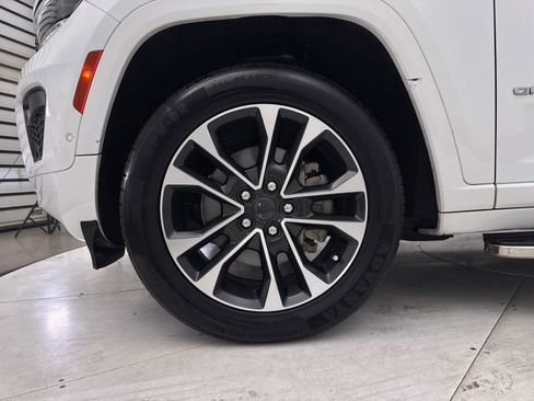 Used 2021 Jeep Grand Cherokee L Overland w/ Luxury Tech Group IV RWD image 16