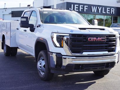 New 2025 GMC Sierra 3500 Pro w/ Convenience Package