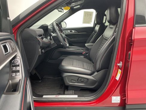 Used 2025 Ford Explorer ST-Line image 13