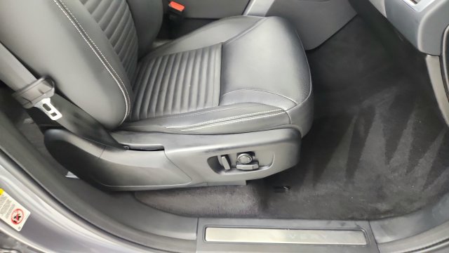 Used 2025 Land Rover Discovery S AWD/4WD image 35