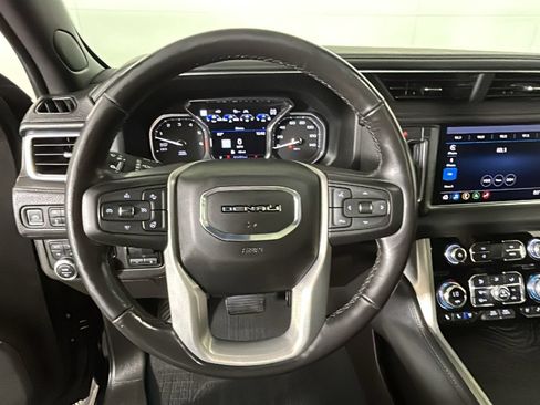 Used 2021 GMC Yukon XL Denali w/ Denali Ultimate Package AWD/4WD image 17