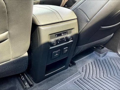 Used 2023 Chevrolet Traverse High Country AWD/4WD image 10