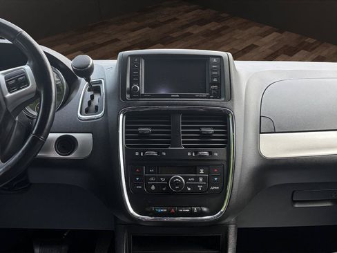 Used 2018 Dodge Grand Caravan GT FWD image 14