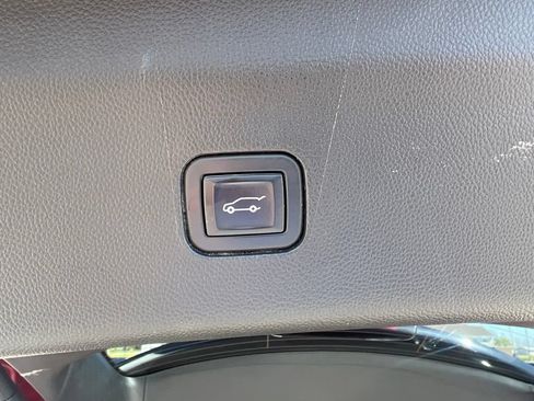 Used 2021 Buick Enclave Premium w/ Sun and Sites Package AWD/4WD image 12