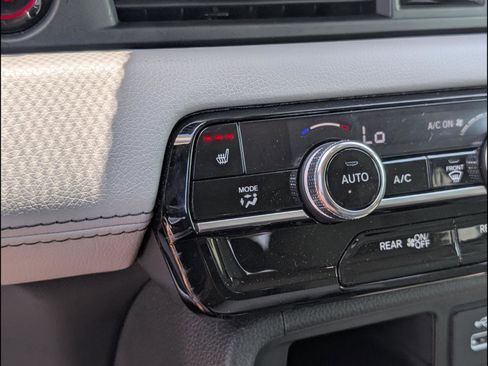 Certified 2025 Honda Pilot Touring image 16