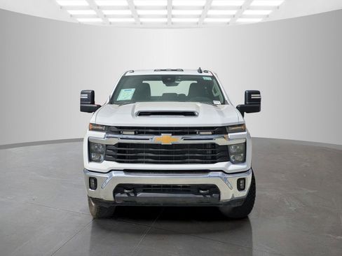 Used 2024 Chevrolet Silverado 2500 LT w/ Convenience Package AWD/4WD image 2