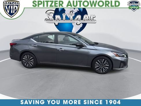 Used 2024 Nissan Altima 2.5 SV FWD image 11