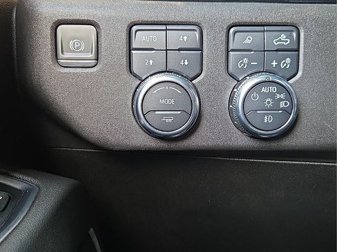 Used 2024 GMC Sierra 2500 SLT w/ SLT Premium Package AWD/4WD image 19