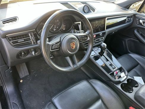 Used 2024 Porsche Macan Base image 6