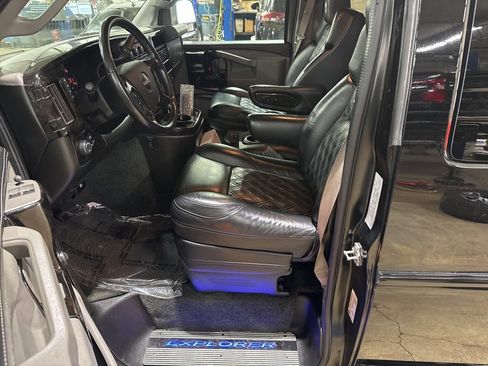 Used 2020 GMC Savana 2500 Extended w/ Enhanced Convenience Package image 10