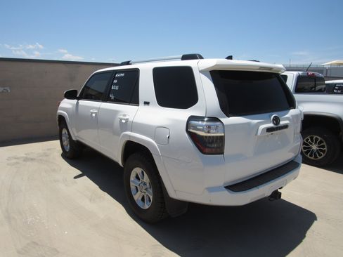 Used 2020 Toyota 4Runner SR5 AWD/4WD image 4