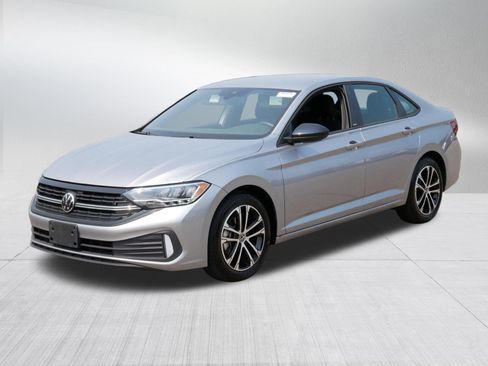 Used 2024 Volkswagen Jetta Sport FWD image 3