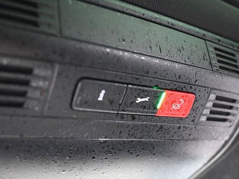 Used 2020 Volkswagen Tiguan SE R-Line image 23