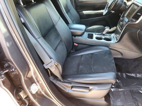 Used 2017 Jeep Grand Cherokee Altitude AWD/4WD image 13