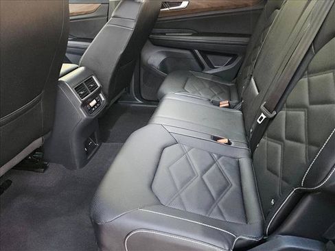 Used 2026 Volkswagen Atlas SE FWD image 18