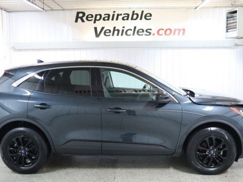 Used 2022 Ford Escape SE w/ Cold Weather Package image 4