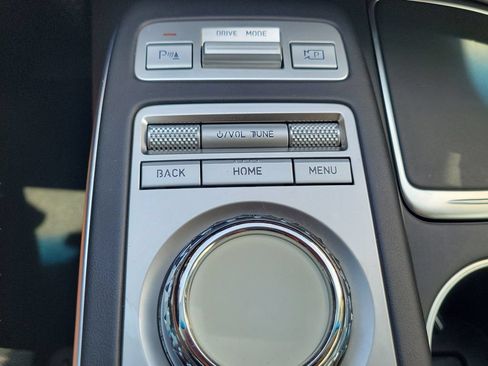 Used 2023 Genesis GV70 2.5T w/ Advanced Package AWD/4WD image 9