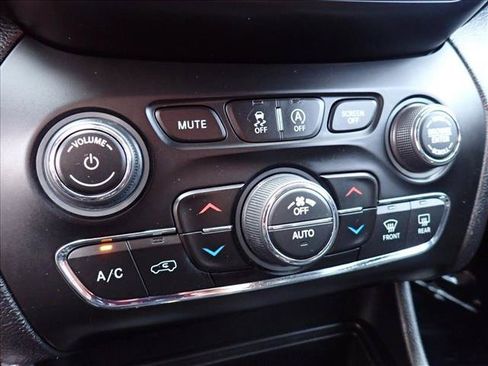 Used 2020 Jeep Cherokee Trailhawk w/ Cold Weather Group AWD/4WD image 20