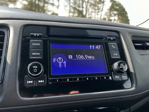 Used 2021 Honda HR-V LX image 18