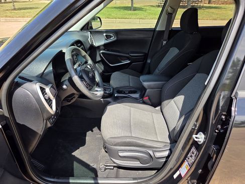 Used 2020 Kia Soul S FWD image 10
