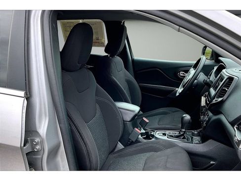 Used 2019 Jeep Cherokee Latitude w/ Popular Appearance Group AWD/4WD image 49