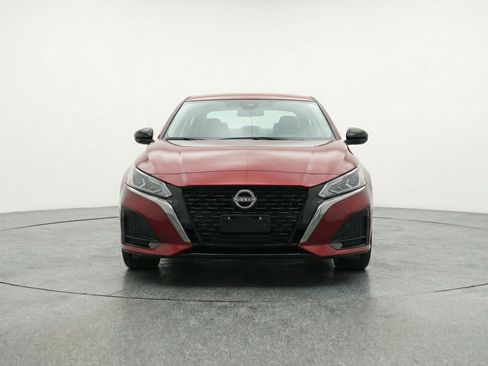 Used 2025 Nissan Altima 2.5 SV FWD image 2