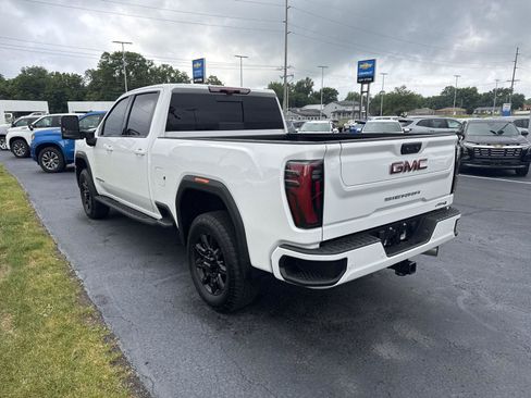 Used 2024 GMC Sierra 2500 AT4 w/ AT4 Premium Plus Package AWD/4WD image 4