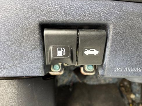 Used 2022 Nissan Versa SV image 36