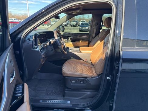 Used 2022 Cadillac Escalade ESV Sport w/ Touring Package image 7