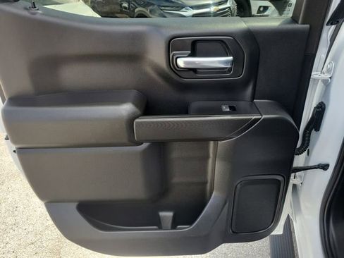 Used 2023 Chevrolet Silverado 1500 Custom image 9