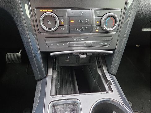 Used 2018 Ford Explorer XLT FWD image 18