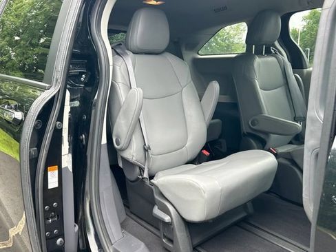 Used 2024 Toyota Sienna XLE w/ XLE Plus Package AWD/4WD image 50