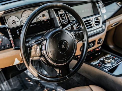 Used 2015 Rolls-Royce Ghost image 17