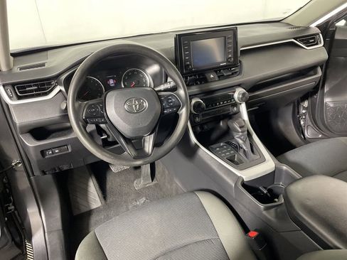 Used 2022 Toyota RAV4 LE AWD/4WD image 8