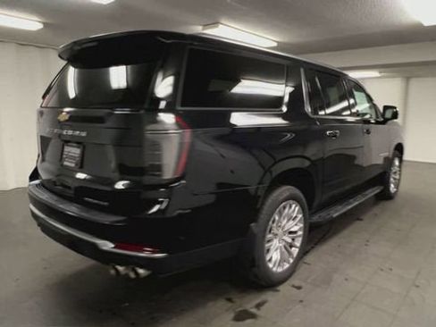 New 2025 Chevrolet Suburban Premier image 8