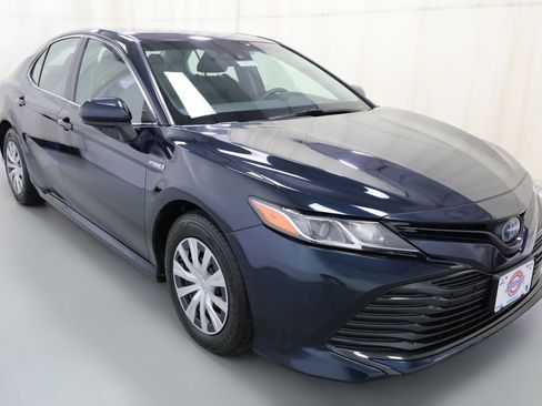 Used 2020 Toyota Camry LE FWD image 16