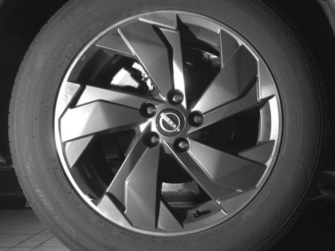 Used 2025 Nissan Rogue SV image 15