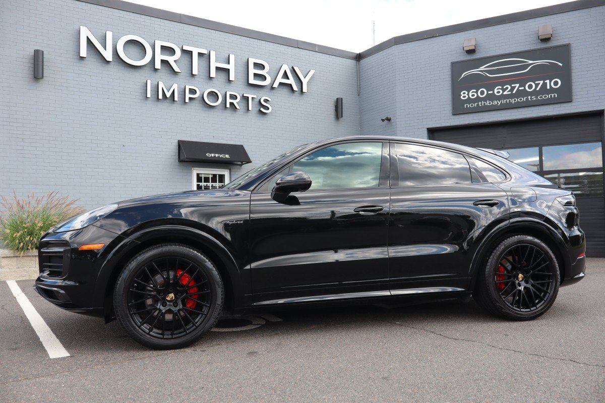Used 2023 Porsche Cayenne Platinum Edition AWD/4WD image 1