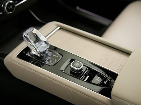 New 2026 Volvo XC90 B6 Ultra w/ Lounge Package image 15