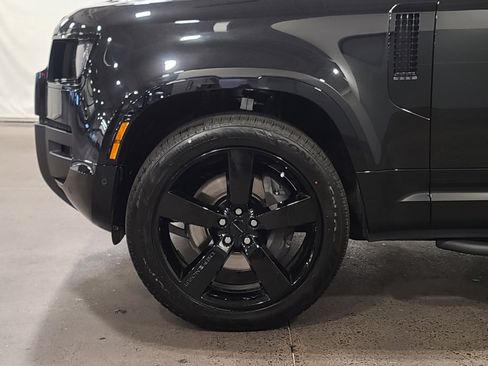 New 2026 Land Rover Defender 110 X-Dynamic SE image 10